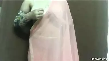 Desi hot bhabi show her boobs n pussy