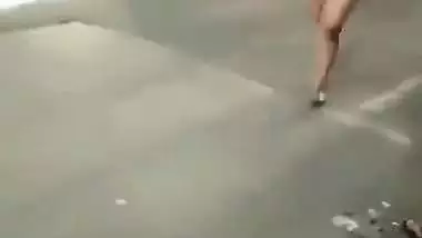 Indian nude MMS of a Kolkata slut walking naked on streets