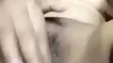 Bhabhi in pink bra goes nude in Bengali viral fingering