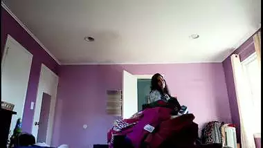 Spying on matured desi aunty dressing in bedroom