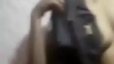 Cute Tamil girl Showing her Boobs on video cal