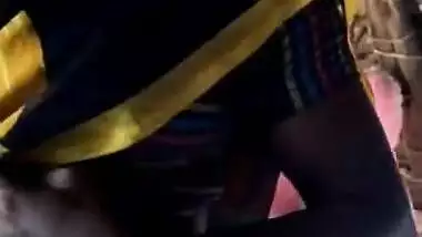 Desi aunty showing boob