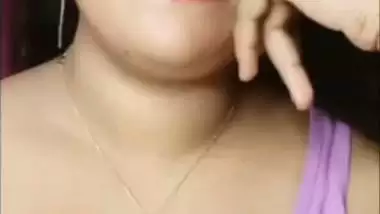 Chubby bhabhi striptease big boobs and pussy show