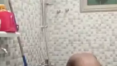 Desi Aunty Bathroom Selfie Video