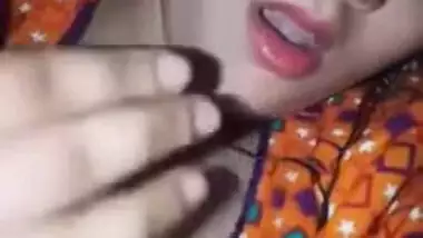 Sexy Paki Girl Showing Pussy