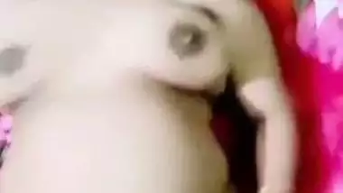 Man drills a chubby woman’s pussy in a village sex video