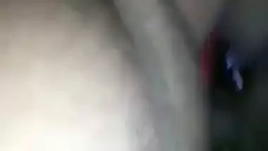 Desi nude lady uses toothpaste to lube her pussy
