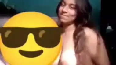 Desi man enjoys watching his girlfriend fingering her pussy on cam