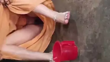 Beautiful Indian Village bhabhi bathroom pissing porn with bath