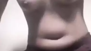 Desi girl showing boobs