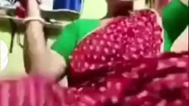 Village aunty saree lifting naked pussy viral show