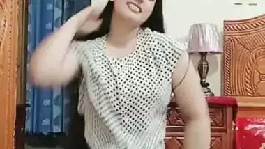 Chamet girl dancing and showing boobs on video call