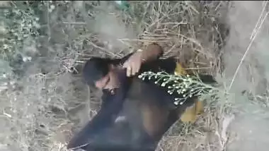 Fucking neighbour bhabhi in the open field