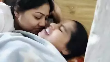 Horny lesbian chubby sisters playing with each other body