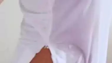 Desi bhabi fingering hairy wet pussy in bathroom