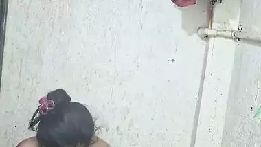 Mature desi aunty bathing video viral MMS shared online