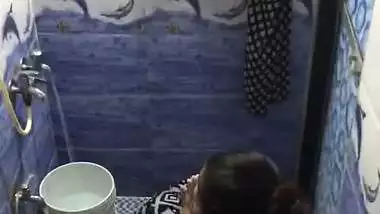 Pony tail bhabhi nude bath caught by neighbor