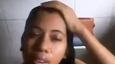 Wet and sexy Desi chick poses for amateur XXX video in the shower