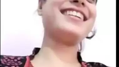 Desi girl showing