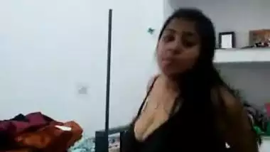 AUNTY DANCING FOR SONGS IN UNDERWEAR
