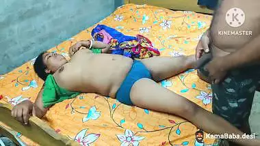 Man bangs his wife in a saree in a Bangla sex video