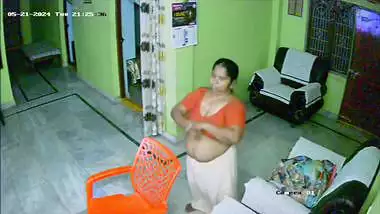 Mature aunty in blouse changing dress nude show