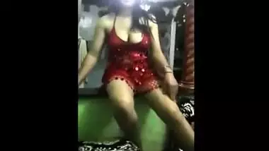 Arab aunty dancing