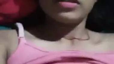 Desi Girl Shows her Boobs and Pussy