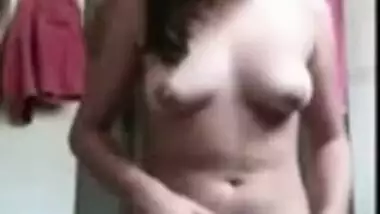 Indian Desi Cute girl Flashing and Fingering