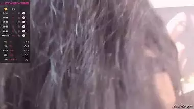 Hot Mature Bhabhi wearing only Saree Showing her Boobs