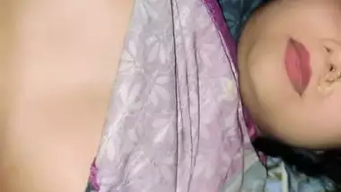 Boob pressing desi wife in viral xxx sex with husband