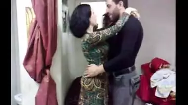 Muslim sex scandal of mature aunty with hubby’s friend