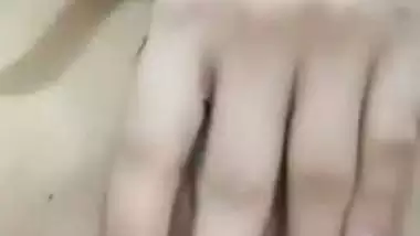 Karachi babe fucks with a metal rod in xxx Pakistani MMS