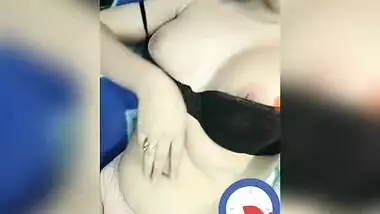 Sexy Indian GF selfie nude MMS clip