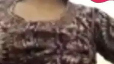 Girlfriend showing boob live on video call viral MMS