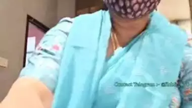 Tamil aunty Sivani in saree does nude live cam for money