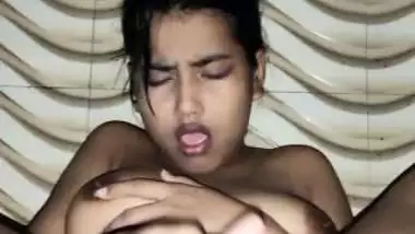 Irresistible sex hungry Indian girl nude fingering