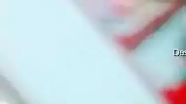 Today Exclusive- Sexy Desi Girl Showing Her Boobs On Video Call