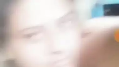 Gorgeous college girl exposing her big boobs desi scandal MMS