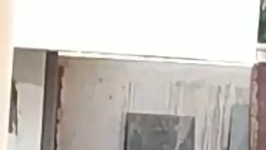 Exclusive- Desi Village Bhabhi Outdoor Bathing Record By