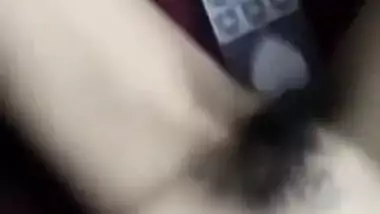 Desi girl nude on bed and fingering her hairy pussy