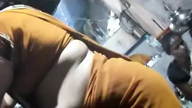 Rand Indian whore showing huge white hips in saree