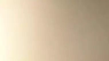 Shy Dehati Bhabhi vagina show MMS video