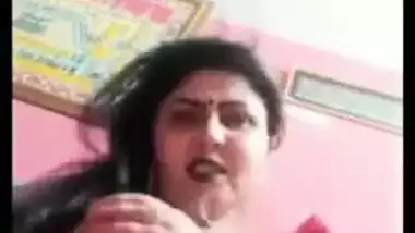 Unsatisfied tanker Bhabhi showing boobs on video call