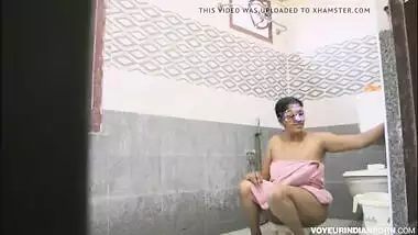 Desi Bhabhi Amrita Taking Shower