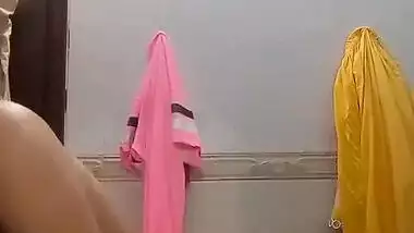 Paki babe in bathroom