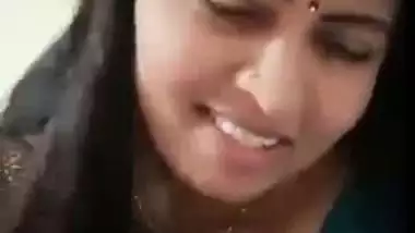 Homely housewife strips saree and shows naked boobs