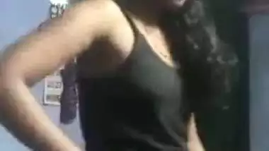 Small whoppers Tamil gal changing her dress on livecam