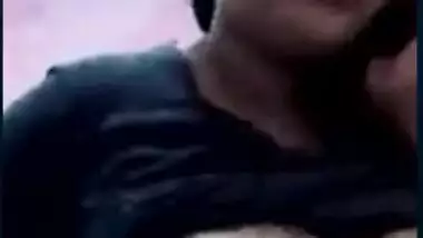 Young show her big boobs while talking on...