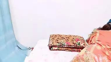Indian Desi Bhabhi Showing Big Tits And Pussy - Huge Boobs